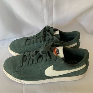 NIKE Women’s sneakers Size 7